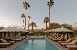 La piscina dell'Hotel Wren, in California