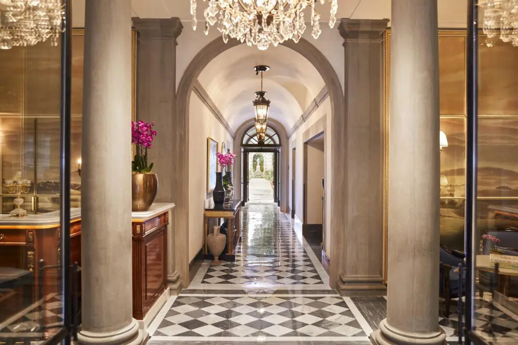 Four Seasons Firenze, reception - Credits: Cristina Garcia Lee, Hospitality Builders