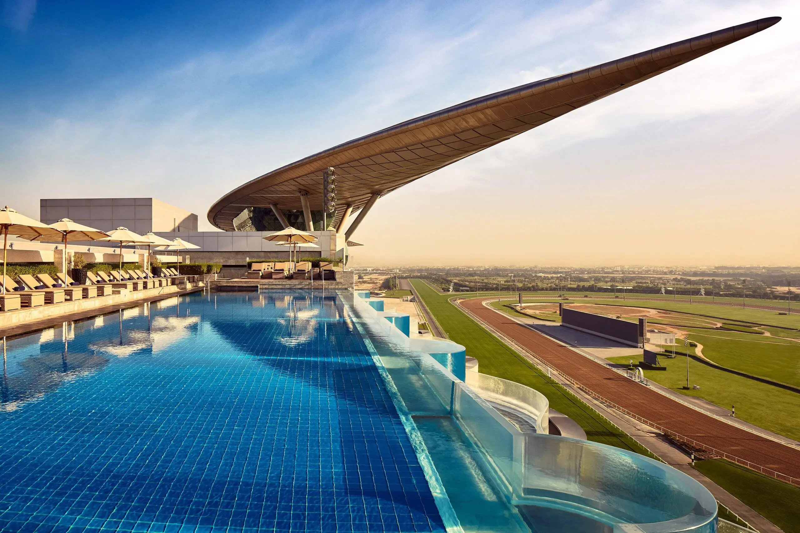 The Meydan Hotel, rooftop con infinity pool