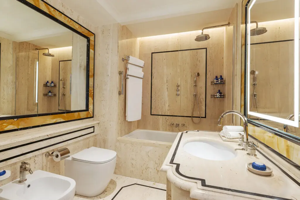 Rome Cavalieri, A Waldorf Astoria Hotel, deluxe room bathroom