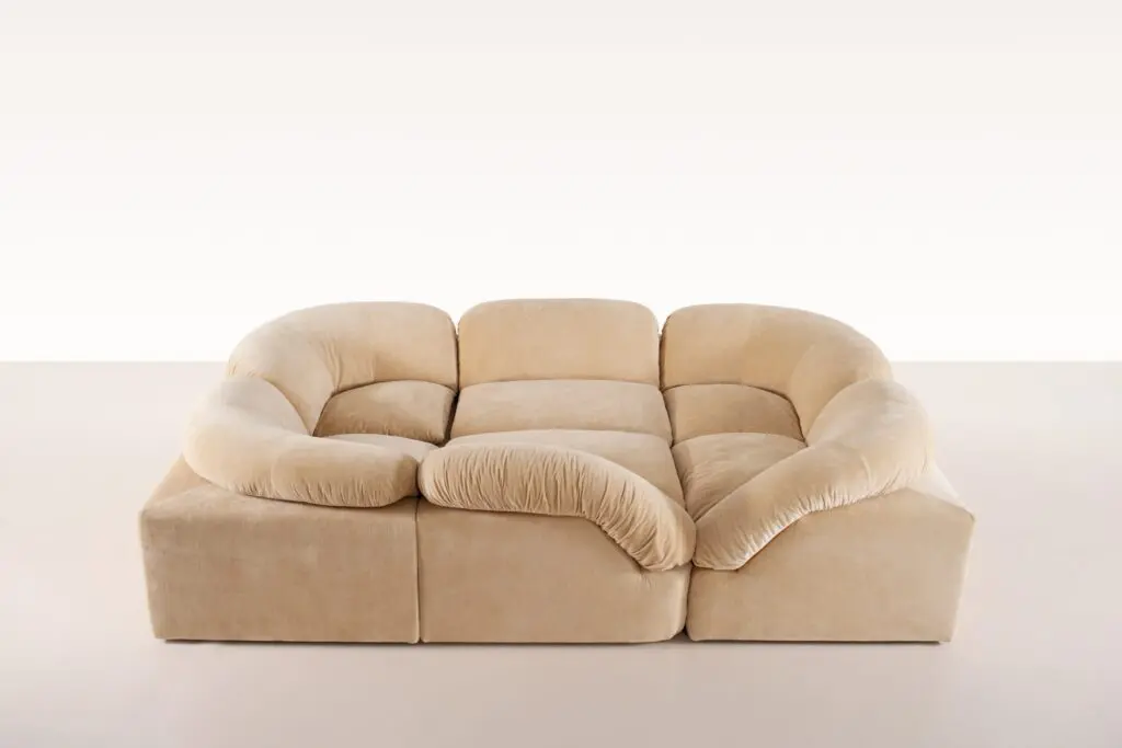 Conversation pit