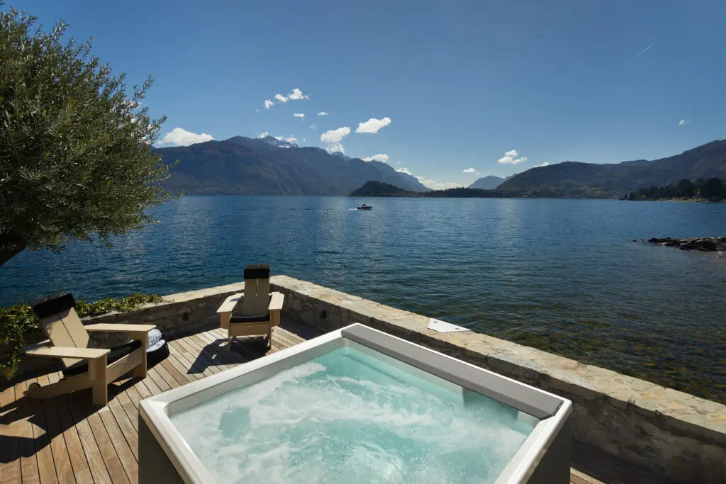 Piscina Novellini al Breakwater Griante lago di Como