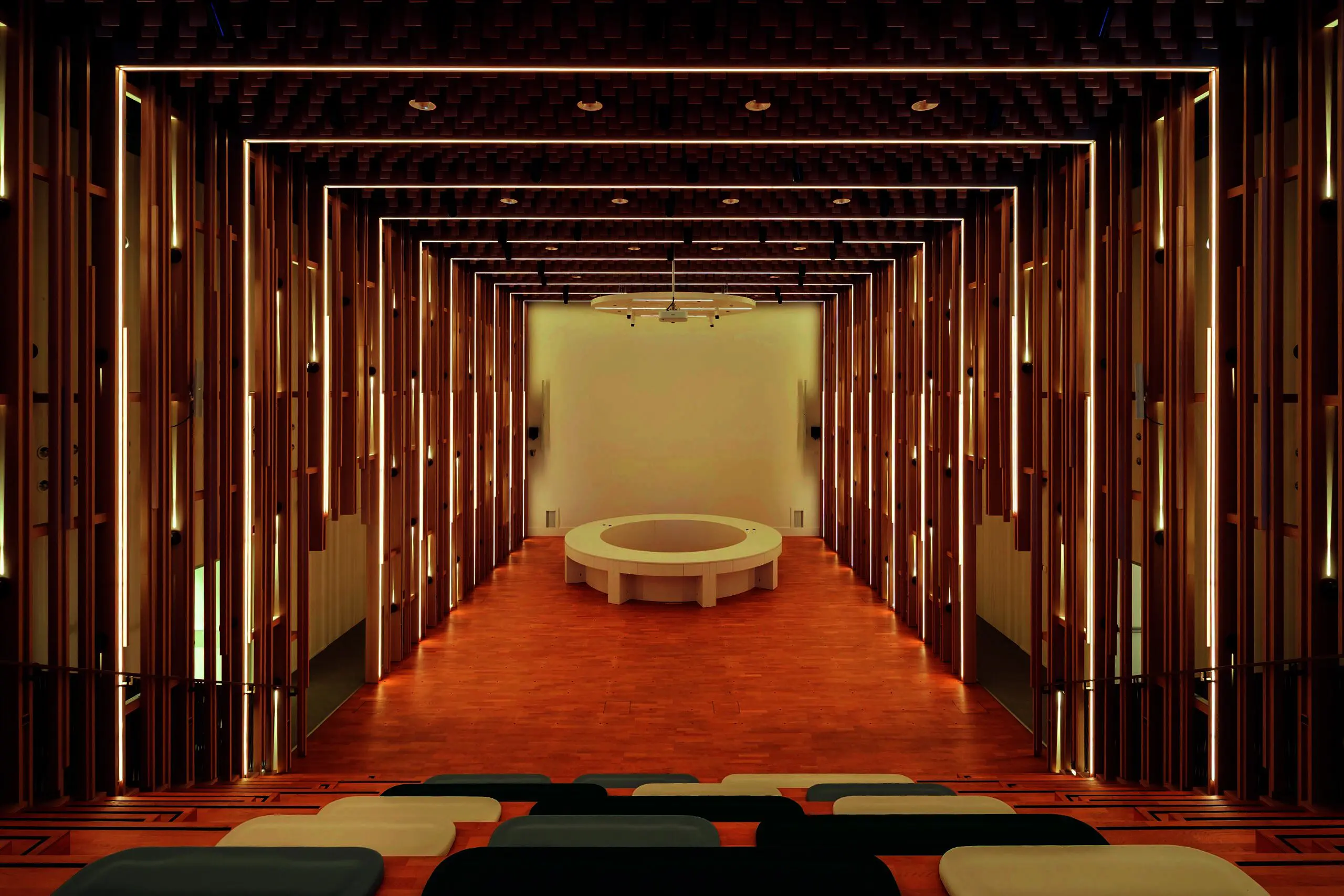 Il Light Theatre nello showroom di iGuzzini a Recanati
