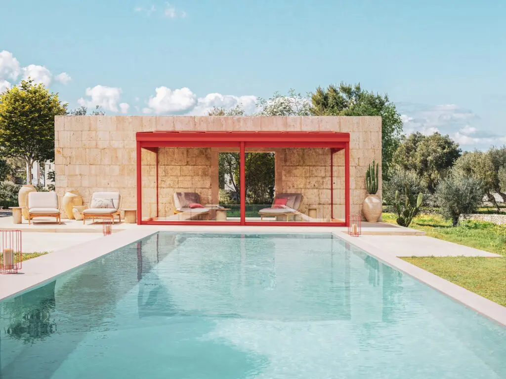 Outdoor, la copertura Nubes di Protezioni, è una copertura addossata con tetto fisso a taglio termico e serramenti termici. Disponibile con vetro stratificato, vetrocamera o pannello sandwich, è progettata per migliorare isolamento e comfort e rendere lo spazio outdoor utilizzabile durante tutto l’anno.