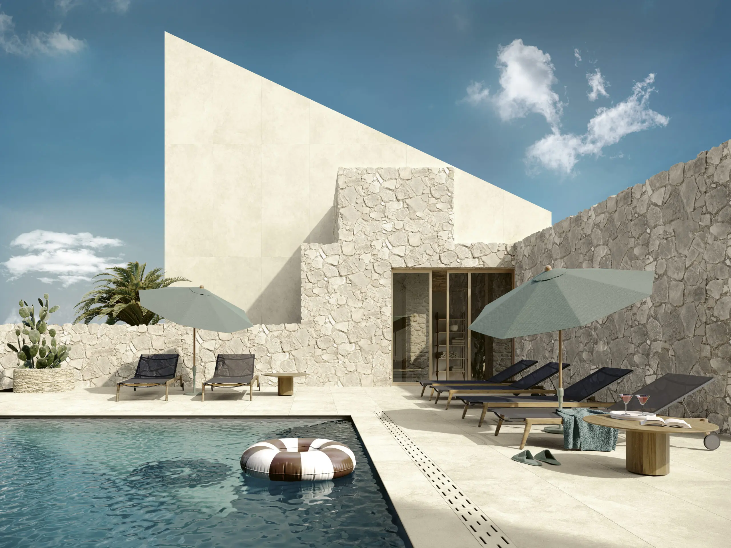 Solaris di Cotto d’Este riveste piscina e parete nella tonalità Ostuni, con elevato indice SRI per limitare il surriscaldamento: formato 20 mm a bordo vasca e 6,5 mm per il rivestimento